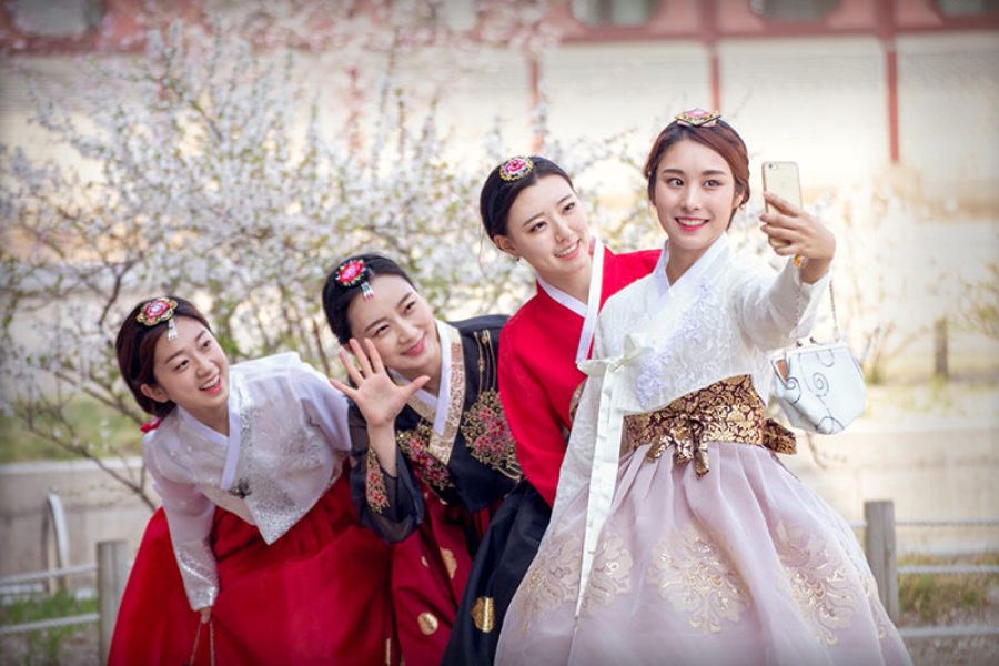 di tour du lich han quoc 5 ngay seoul nami jeju hanbok 1.jpg